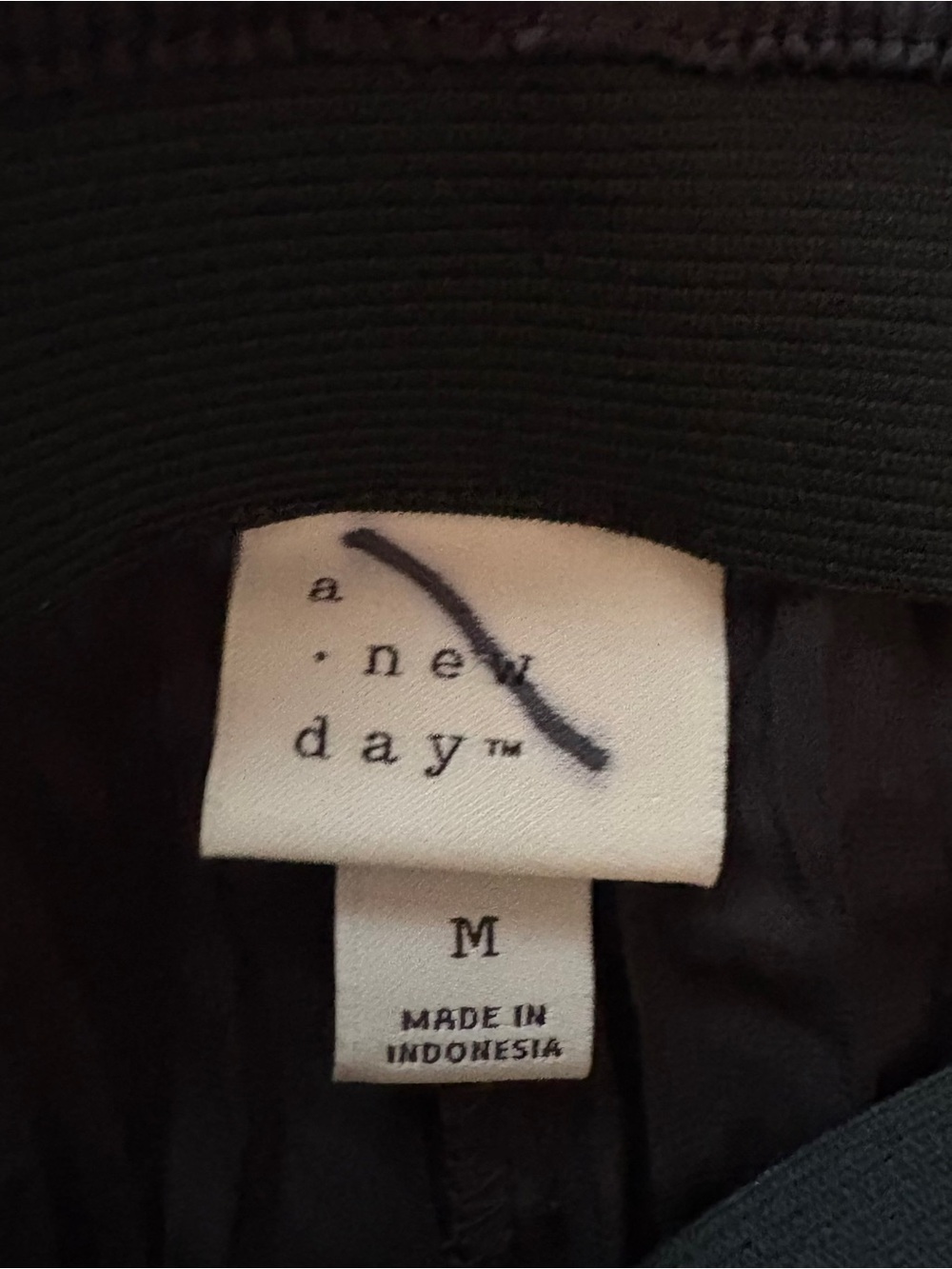 A New Day Woman’s Medium black skirt, belt string is missing - Picture 7 of 11